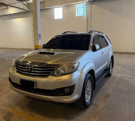 TOYOTA HILUX SW4 3.0 SRV 4X4 7 LUGARES 16V TURBO INTERCOOLER DIESEL 4P AUTOMÁTICO TOYOTA HILUX SW4 3.0 SRV 4X4 7 LUGARES 16V TURBO INTERCOOLER DIESEL 4P AUTOMÁTICO